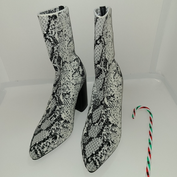 Steve Madden Shoes - Steve Madden Ankle sock bootie